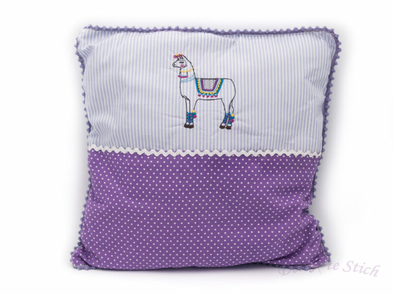 Knalliges Kissen mit Stickerei "Lama"